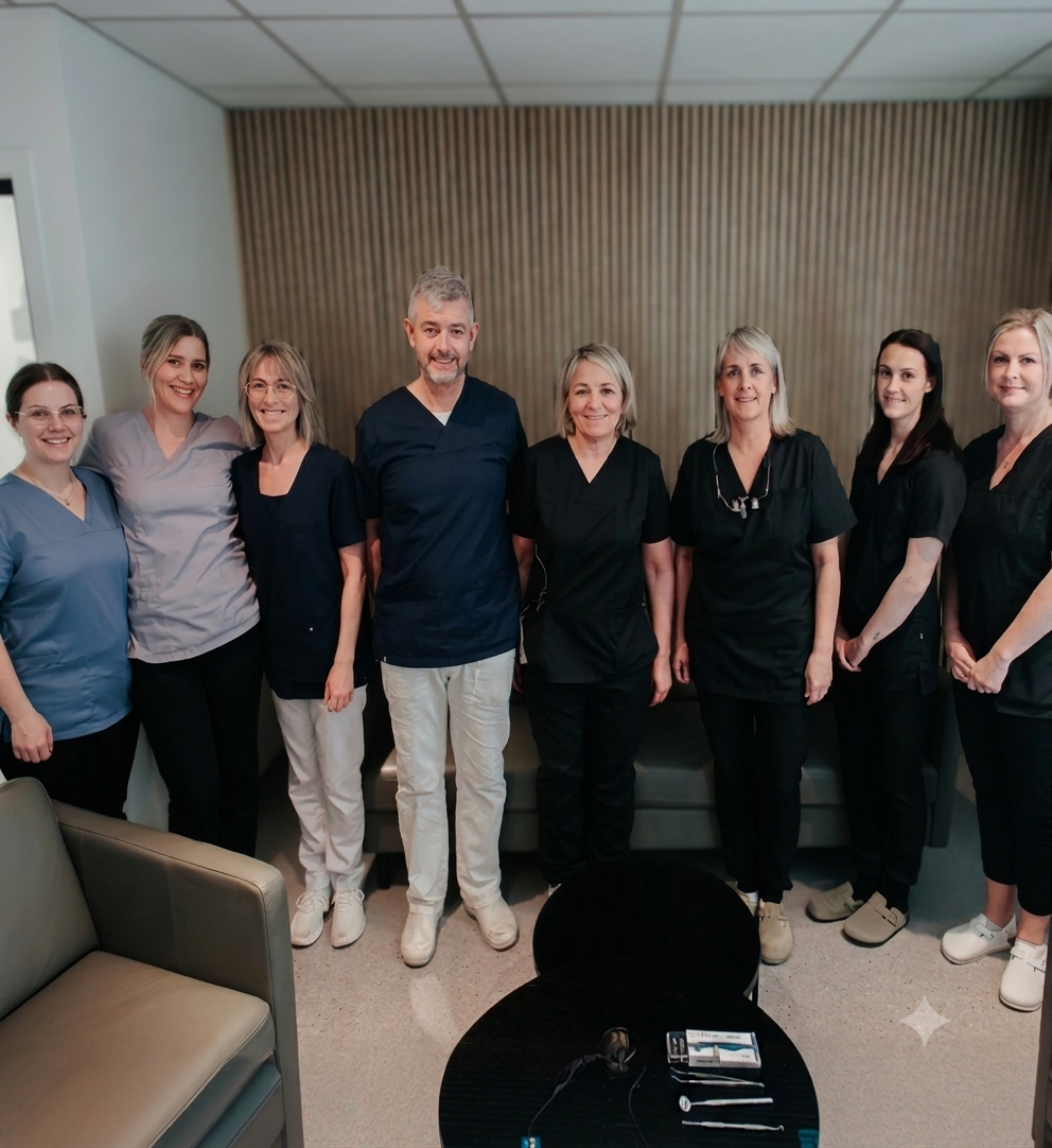 Teamet hos Stord Tannlegene samlet i klinikken